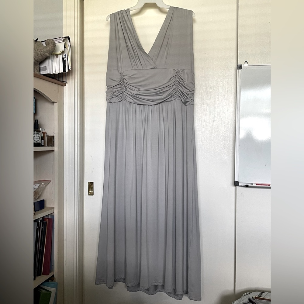 Formal gown in polyester